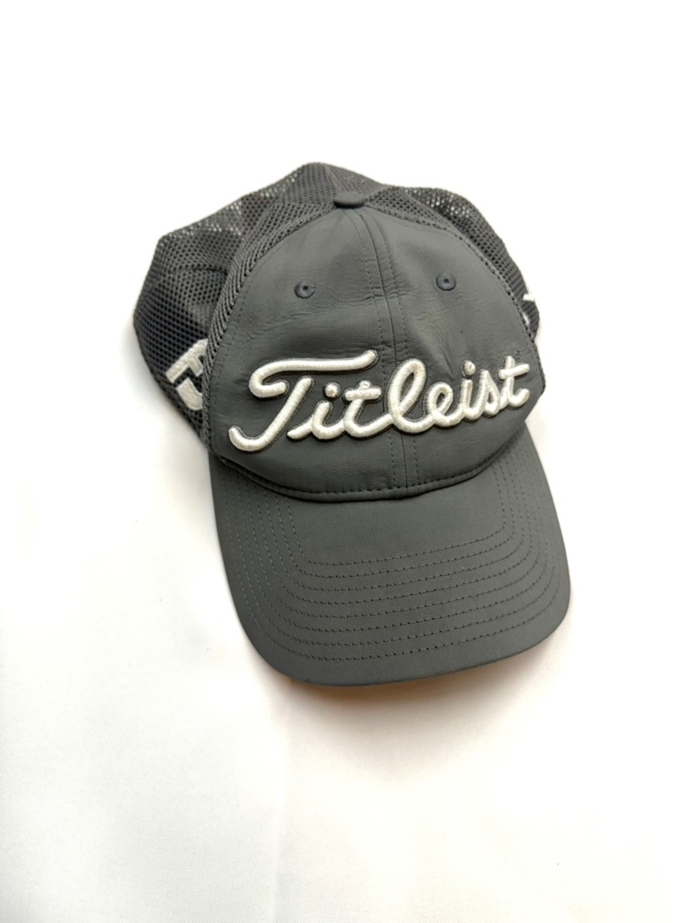 TITLEIST FootJoy Mens Gray White Adjustable Snapback Mesh Back Golf Baseball Hat